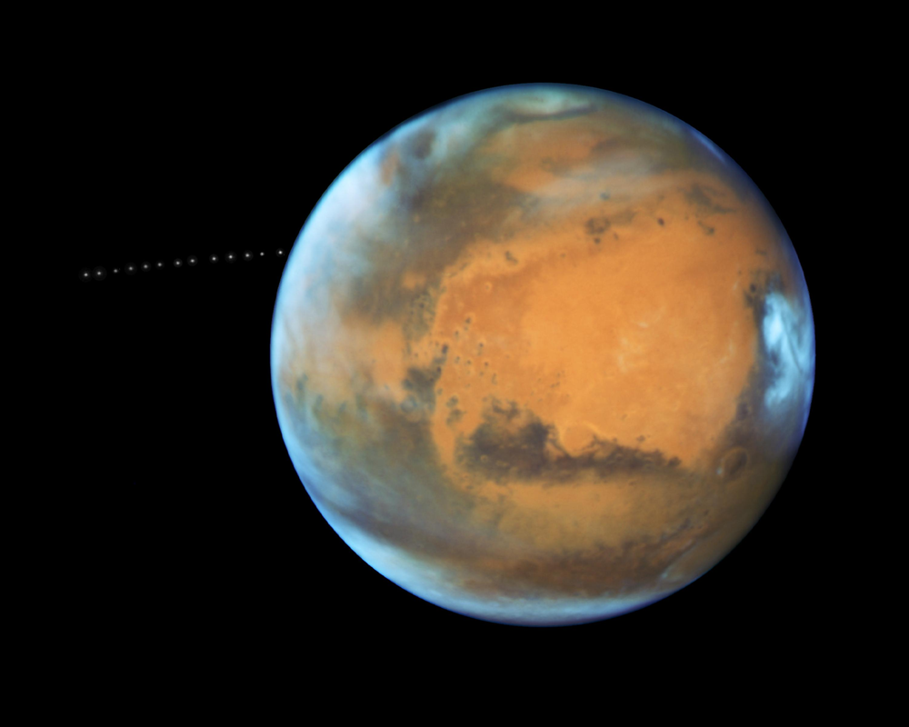 ハッブル望遠鏡が捉えた火星の衛星